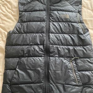 Men’s north face vest size Medium